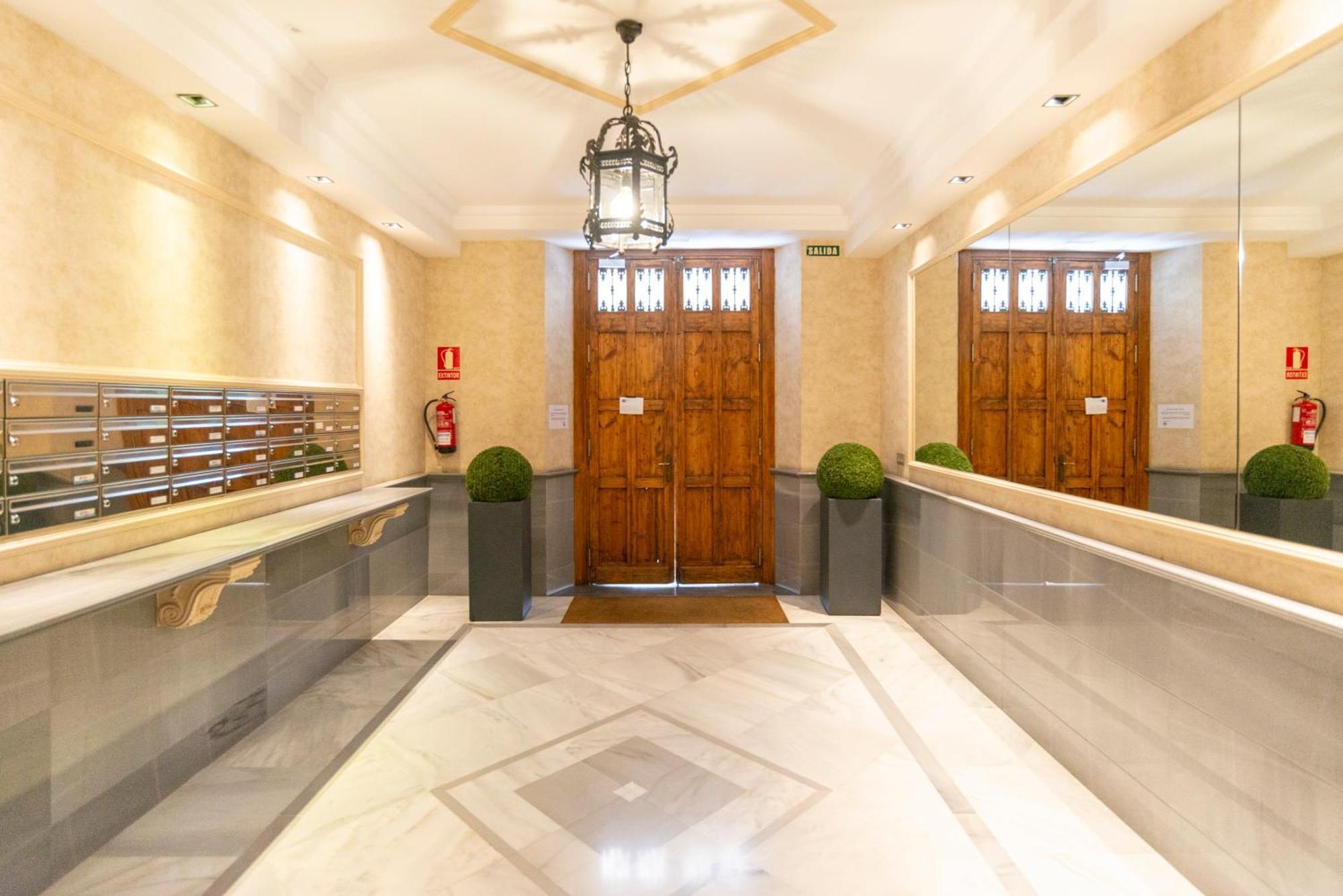 Souviron & Old Town By Ele Apartments Málaga Exterior foto